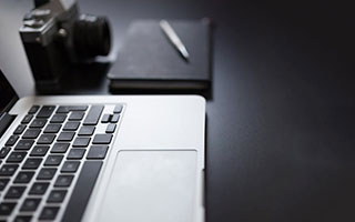 张馨予：英气如剑，柔美如水，笑容绽放出星光璀璨的独特光芒