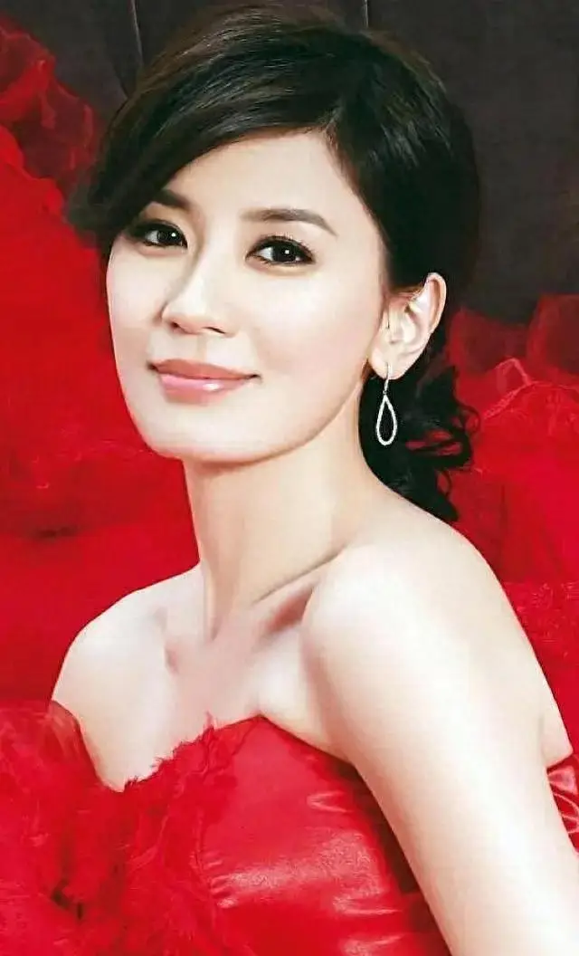 影视圈十大70后美女红星！又纯又欲身材火辣时尚撩人