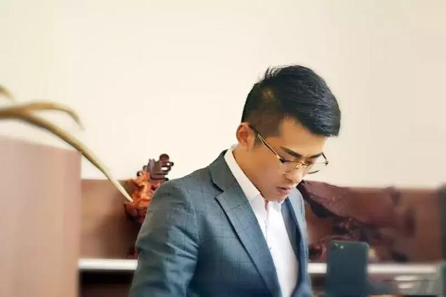 婚礼当“作秀”,热热闹闹捞金,网红辛有志靠直播事业爱情双丰收