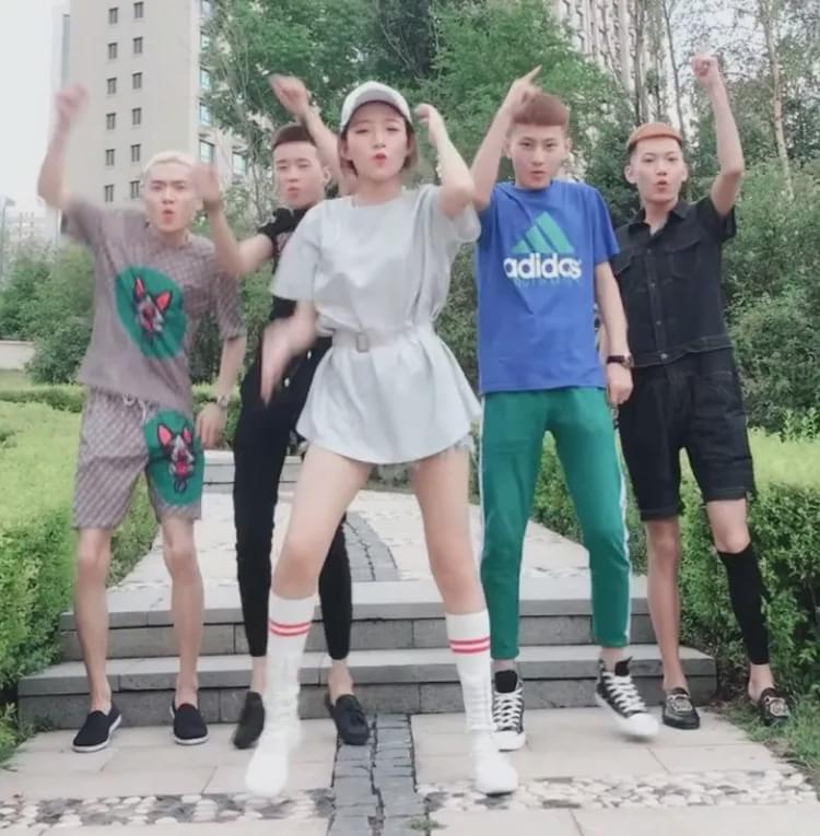 快手网红大八卦事件,_牌牌琦拜师学艺_牌牌琦成为网红