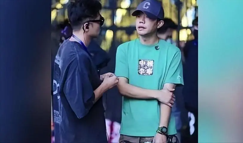 娱乐圈最新爆料_明星出轨这种热点,_明星婚外情新闻