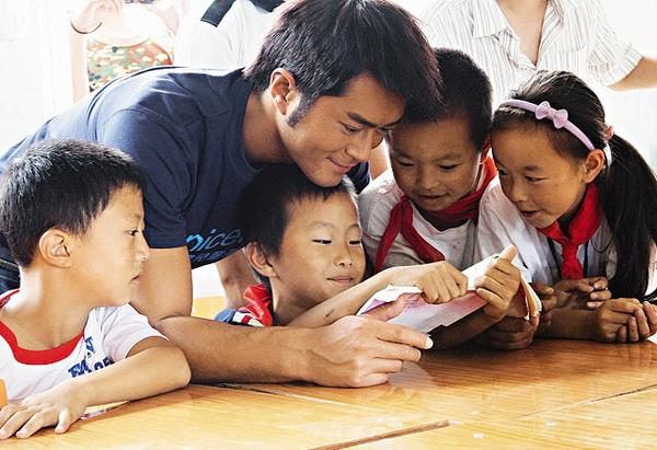 深扒娱乐圈5大很红,但是很少被黑的明星!